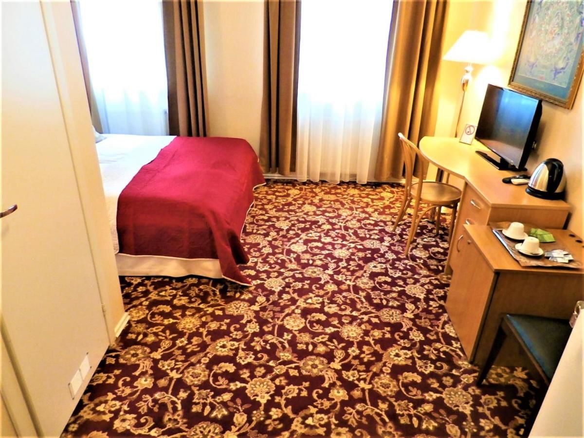 Отель Hotel Radharanė Каунас